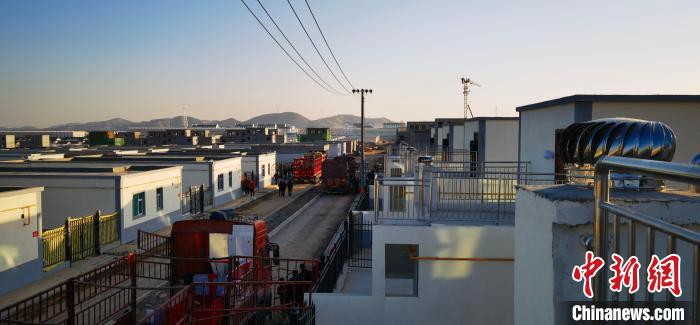 圖為蘭州新區(qū)移民安置區(qū)?！∥航ㄜ?攝