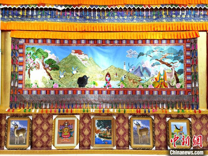 圖為藏繡作品?！∑钤鲚?攝