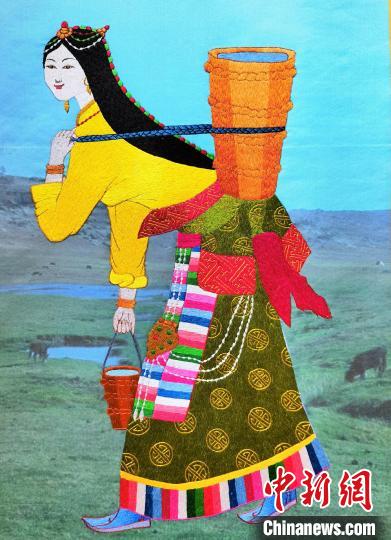 圖為藏繡作品《背水姑娘》?！∑钤鲚?攝