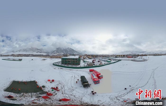 圖為地震實(shí)戰(zhàn)演練現(xiàn)場(chǎng)全景?！∮駱湎拦﹫D