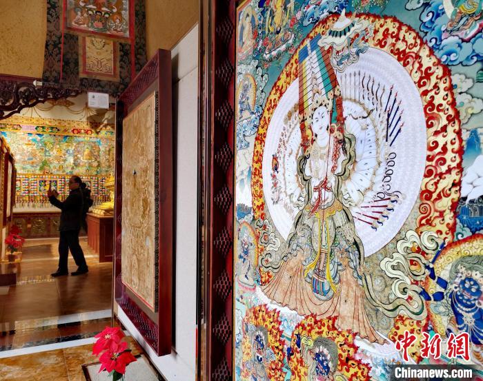 圖為熱貢唐卡。　張?zhí)砀?攝