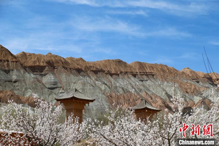 青海貴德：多彩丹霞雄偉壯觀