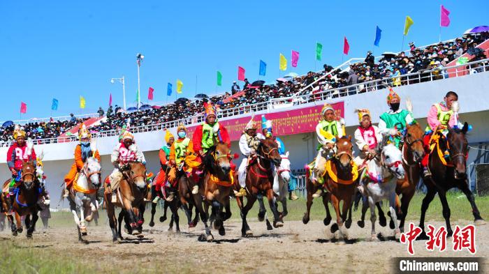 圖為開賽瞬間?！垈?攝