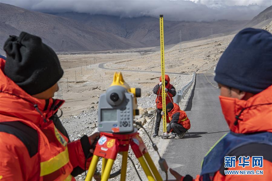 （新華全媒頭條·圖文互動）（10）往更高處長、往長春北京方向移動——來自海拔8848.86米的報告