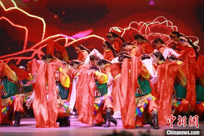 圖為農(nóng)行西藏分行演出現(xiàn)場?！∞r(nóng)行西藏分行 供圖