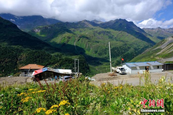 圖為8月6日，玉麥鄉(xiāng)卓嘎、央宗姐妹的牧場風(fēng)光。 <a target='_blank' ></p><p  align=