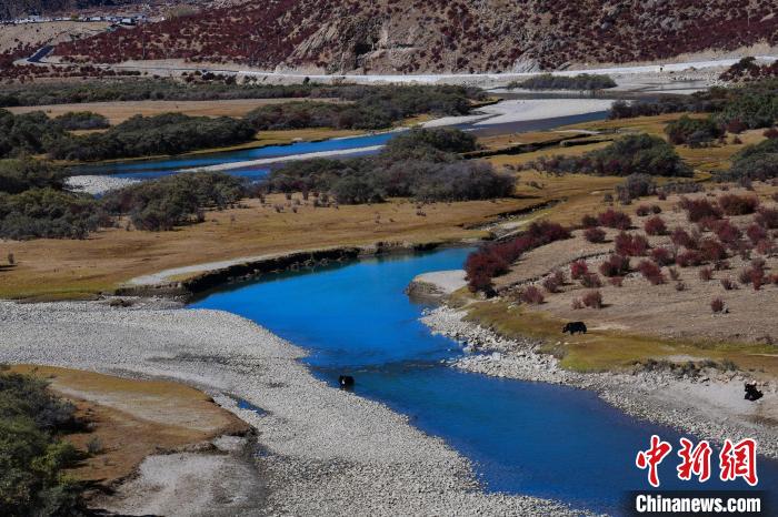 資料圖為拉薩市墨竹工卡縣境內(nèi)的美景?！∝暩聛?lái)松 攝