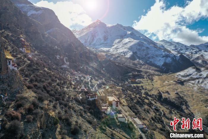 資料圖為拉薩市達(dá)孜區(qū)境內(nèi)的扎葉巴寺。　貢嘎來(lái)松 攝