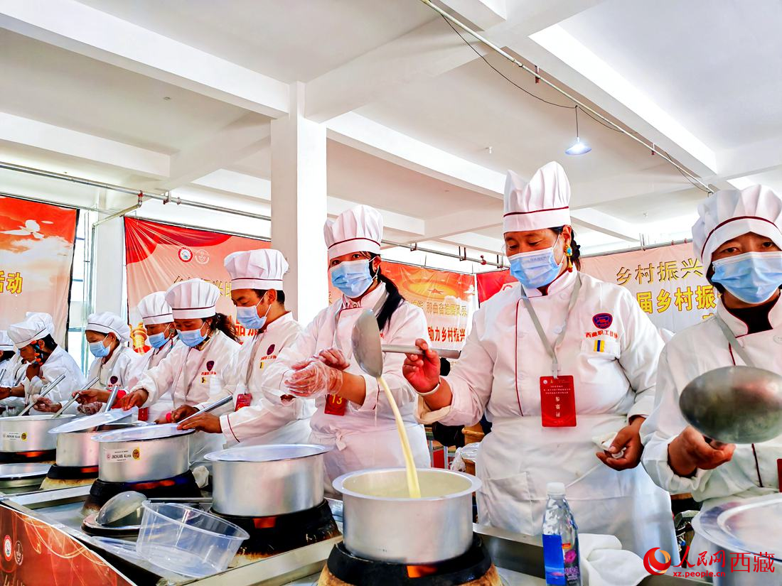 廚藝比拼。人民網(wǎng) 李海霞攝