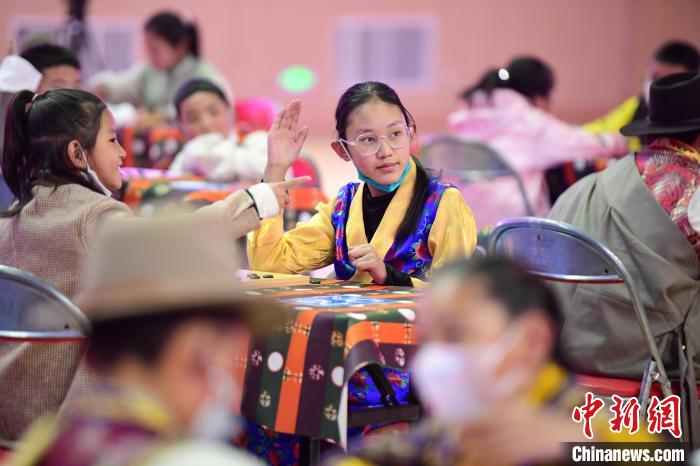 圖為比賽現(xiàn)場(chǎng)。　貢嘎來松 攝