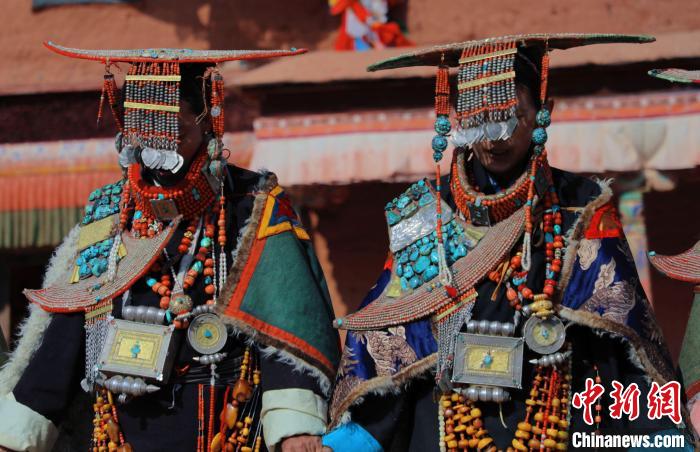 圖為參展攝影師拍攝的西藏阿里普蘭飛天服飾。　主辦方 供圖