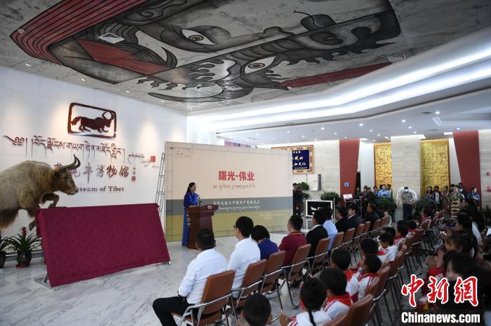 圖為《曙光·偉業(yè)——五四運(yùn)動(dòng)與中國共產(chǎn)黨的成立》“七一”特展開幕儀式現(xiàn)場(chǎng)?！∝暩聛硭?攝