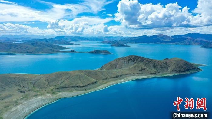 圖為羊卓雍措風(fēng)光。資料圖 山南市旅游發(fā)展局供圖