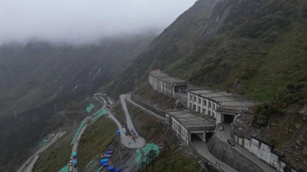 幾代建設(shè)者，歷經(jīng)半個(gè)多世紀(jì)完成！這是一條怎樣的公路？