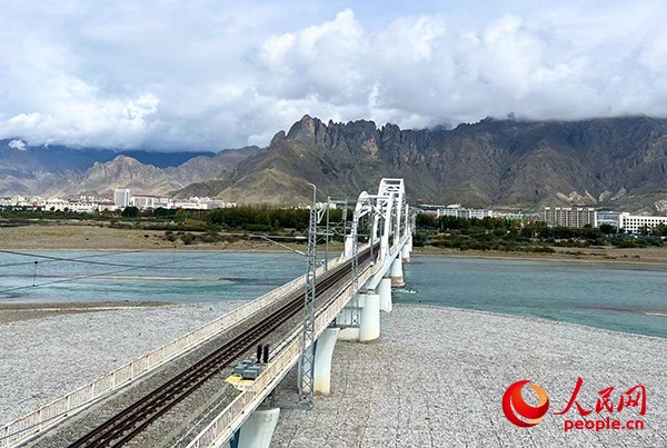 拉薩河特大橋。張敏穎 攝