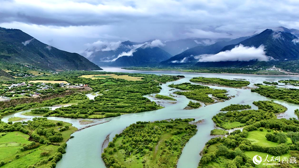 西藏林芝市雅尼國(guó)家濕地公園風(fēng)景如畫(huà)。