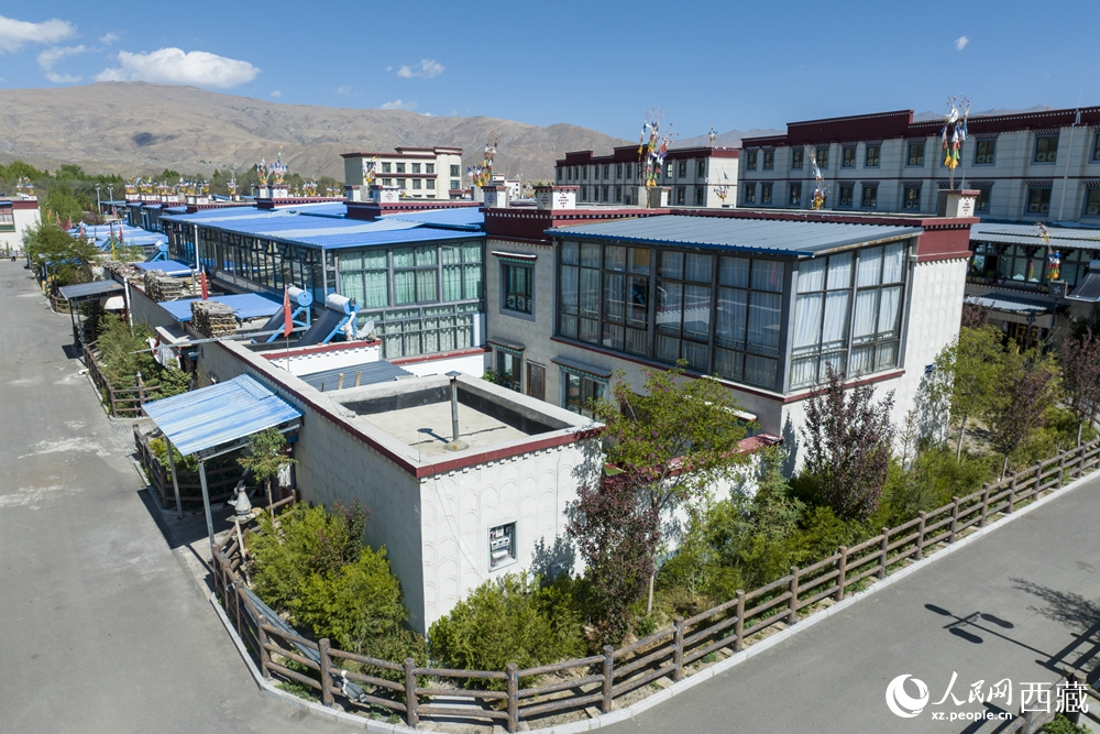 寬敞明亮的藏式民居。人民網(wǎng)記者 次仁羅布攝