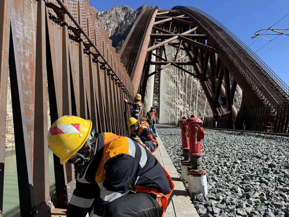 螺栓檢查。馬生明攝