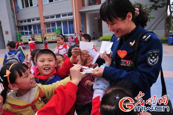【我和軍隊(duì)的不解之緣】“先是軍人，才是媽媽”