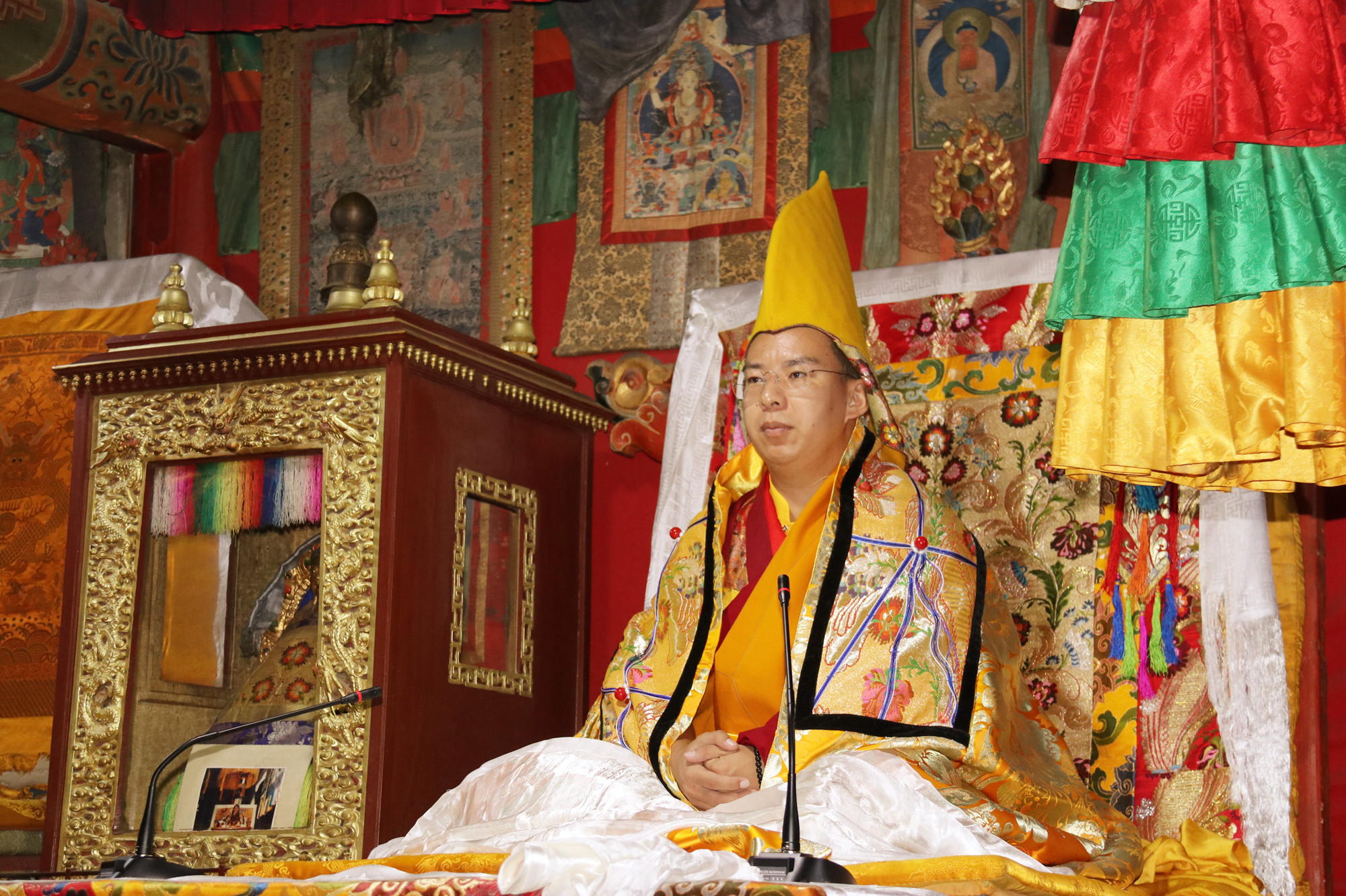 班禪大師在大經堂講經。攝影：袁星宇.jpg