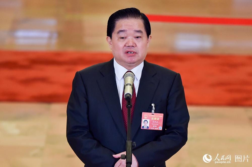 全國人大代表、河北省人大常委會黨組書記、常務(wù)副主任范照兵。