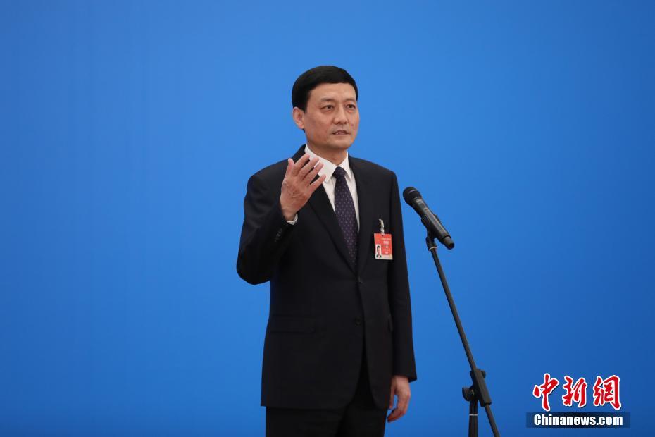 3月8日，第十三屆全國人民代表大會(huì)第四次會(huì)議舉行第二場“部長通道”采訪活動(dòng)。圖為中國工業(yè)和信息化部部長肖亞慶通過網(wǎng)絡(luò)視頻方式接受采訪。 <a target='_blank' ><p  align=