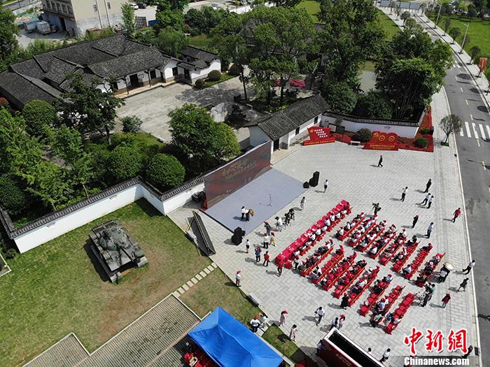 31日上午，“在這里讀懂初心使命——網(wǎng)絡(luò)媒體革命老區(qū)行”網(wǎng)絡(luò)主題采訪活動湖南站啟動儀式在長沙許光達(dá)故居舉行。<a target='_blank'  ><p  align=