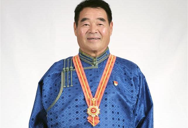 （奮斗百年路　啟航新征程·“七一勛章”獲得者·圖文互動(dòng)）（1）“草原之子”廷·巴特爾：讓草原綠起來，幫牧民富起來