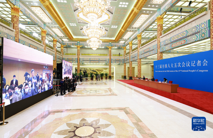 李克強(qiáng)總理出席記者會(huì)并回答中外記者提問