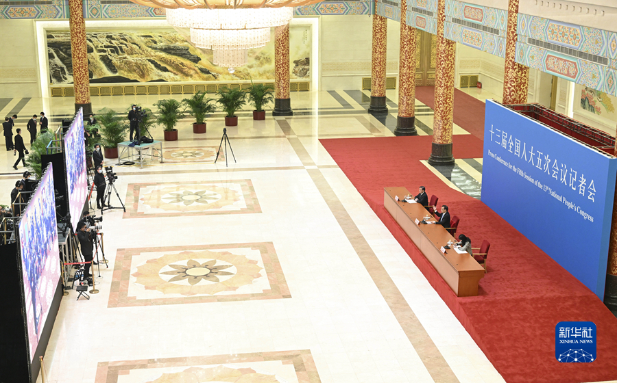 李克強(qiáng)總理出席記者會(huì)并回答中外記者提問