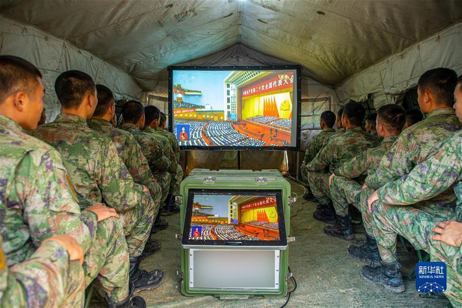 (二十大時光·圖文互動)(7)為如期實現(xiàn)建軍一百年奮斗目標(biāo)砥礪奮進——全軍官兵認(rèn)真收聽收看黨的二十大開幕會并展開學(xué)習(xí)討論