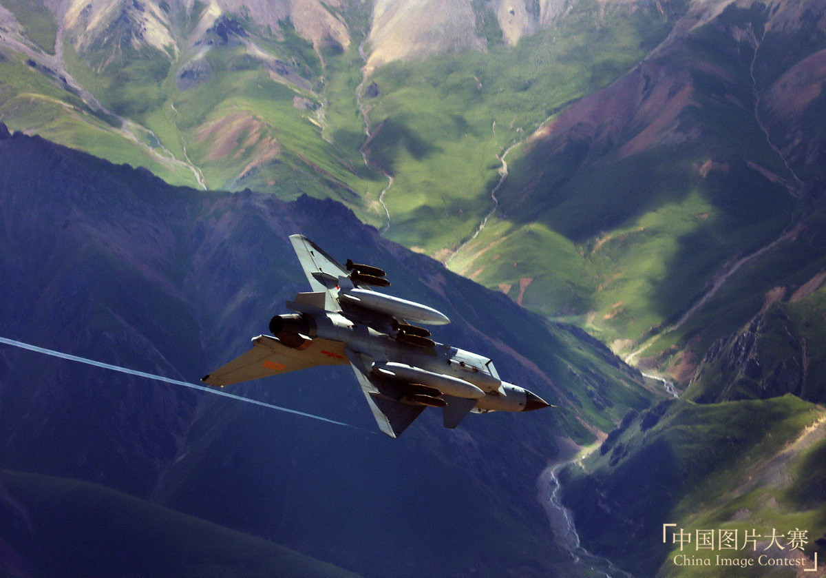 世界屋脊——我伴戰(zhàn)機(jī)凌空出擊