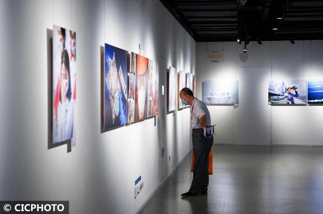 光影追隨：奮進(jìn)新時(shí)代，唱響時(shí)代主旋律