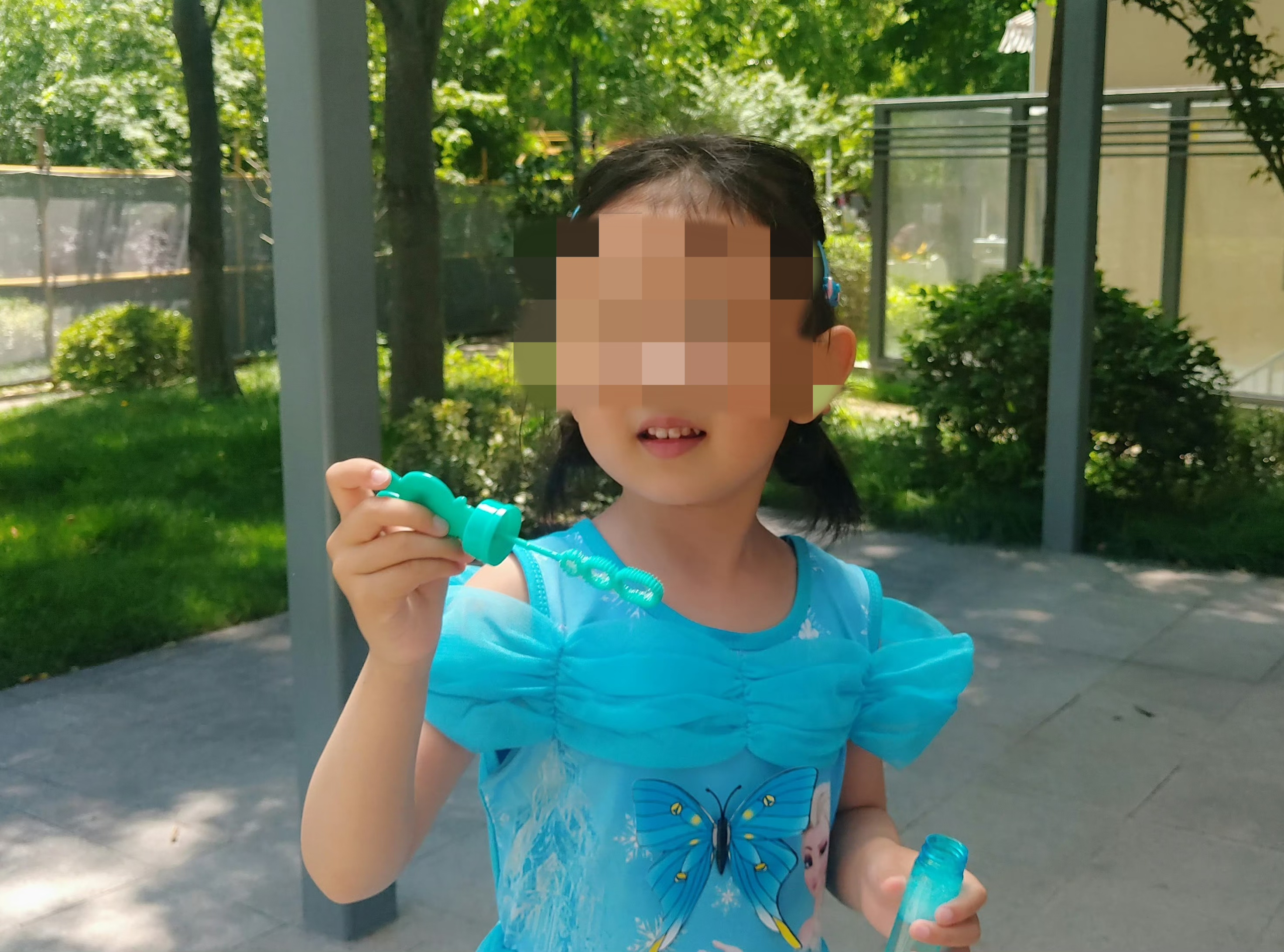 海灘失蹤女童。圖源：女童家人社交賬號