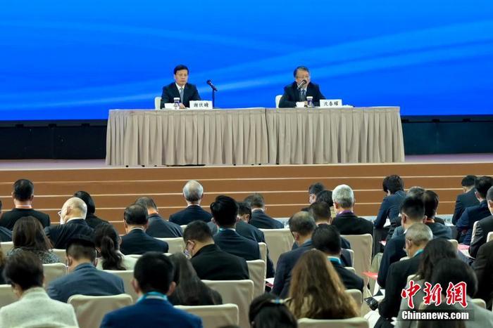 12月3日，香港特區(qū)政府在香港會(huì)議展覽中心舉行中共二十大精神宣講會(huì)，全國(guó)人大常委會(huì)法制工作委員會(huì)主任沈春耀和全國(guó)政協(xié)經(jīng)濟(jì)委員會(huì)副主任謝伏瞻出席作宣講。圖為宣講會(huì)現(xiàn)場(chǎng)。 <a target='_blank' href='/'><p  align=