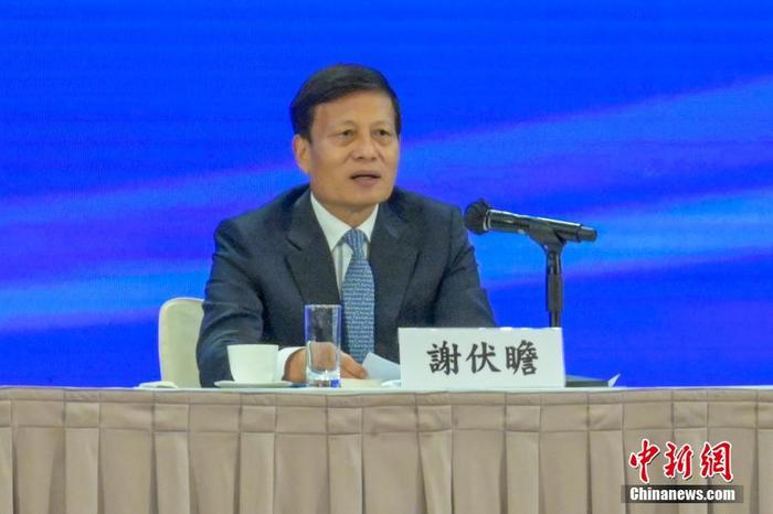 12月3日，香港特區(qū)政府在香港會(huì)議展覽中心舉行中共二十大精神宣講會(huì)，全國(guó)人大常委會(huì)法制工作委員會(huì)主任沈春耀和全國(guó)政協(xié)經(jīng)濟(jì)委員會(huì)副主任謝伏瞻出席作宣講。圖為謝伏瞻發(fā)言。 <a target='_blank' href='/'><p  align=